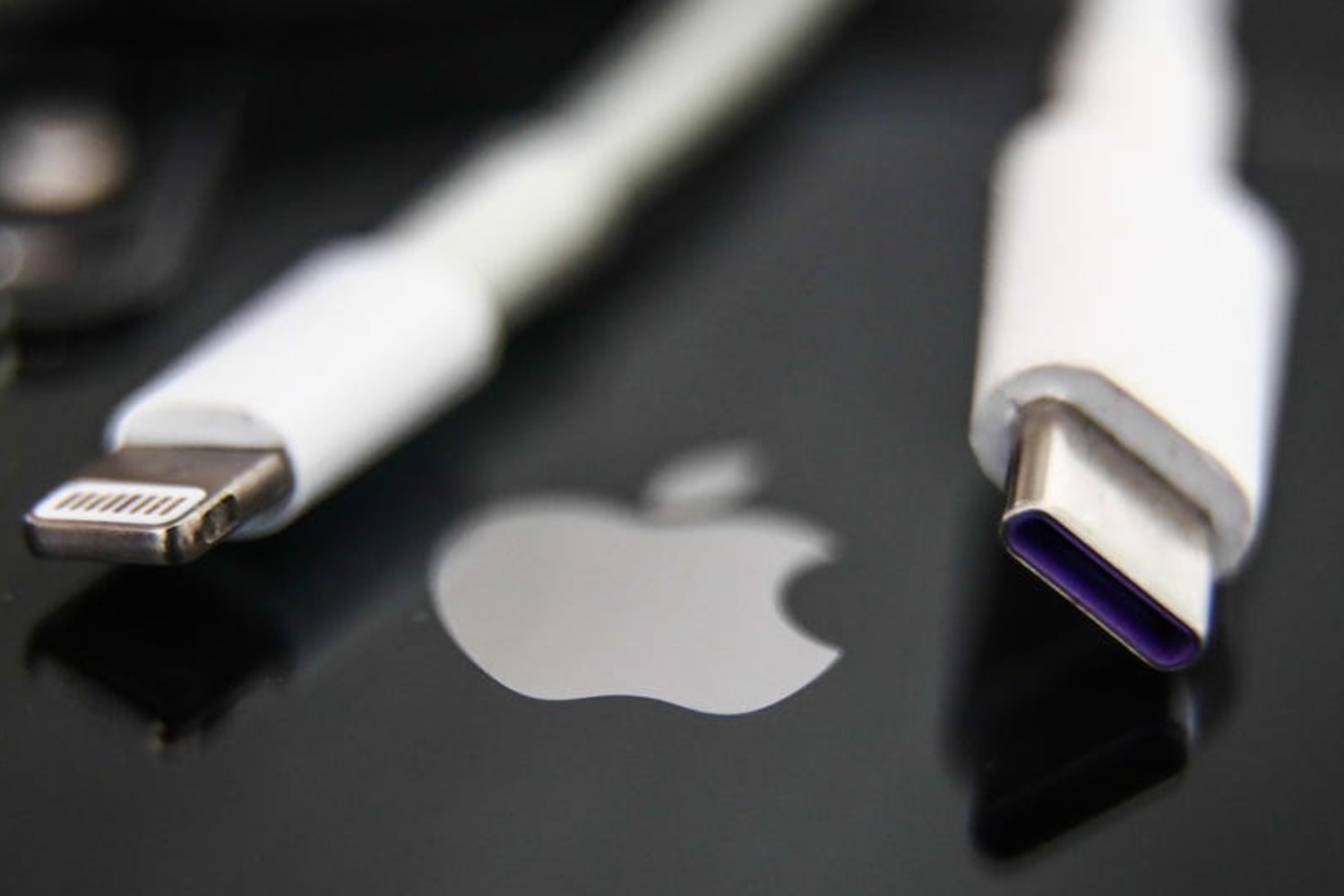 Apple será forçada a usar carregador USB-C na União Europeia - Forbes