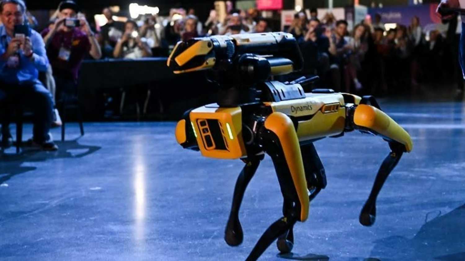 Robôs de inteligência artificial assistiram o jogo do último