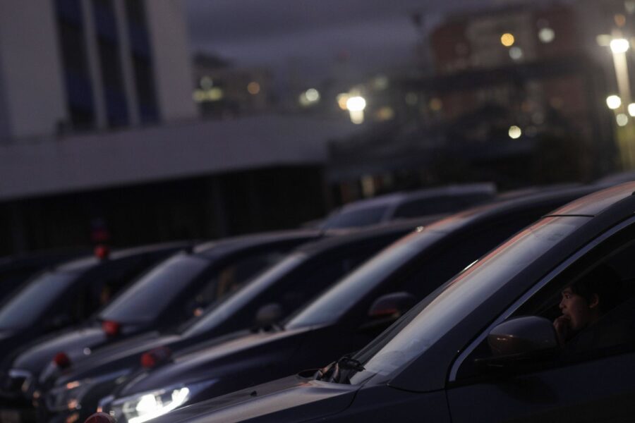 Carros em estacionamento no Rio de Janeiro