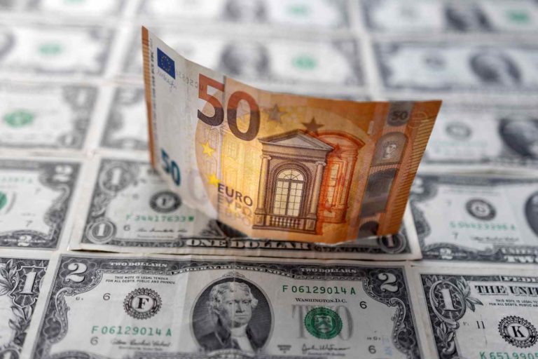 Notas de euro e dólar