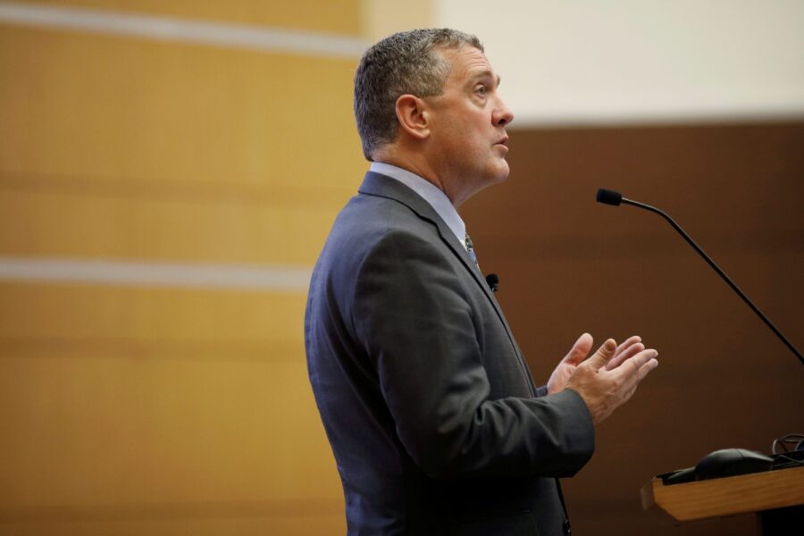 Presidente do Fed de St. Louis, James Bullard, falando 