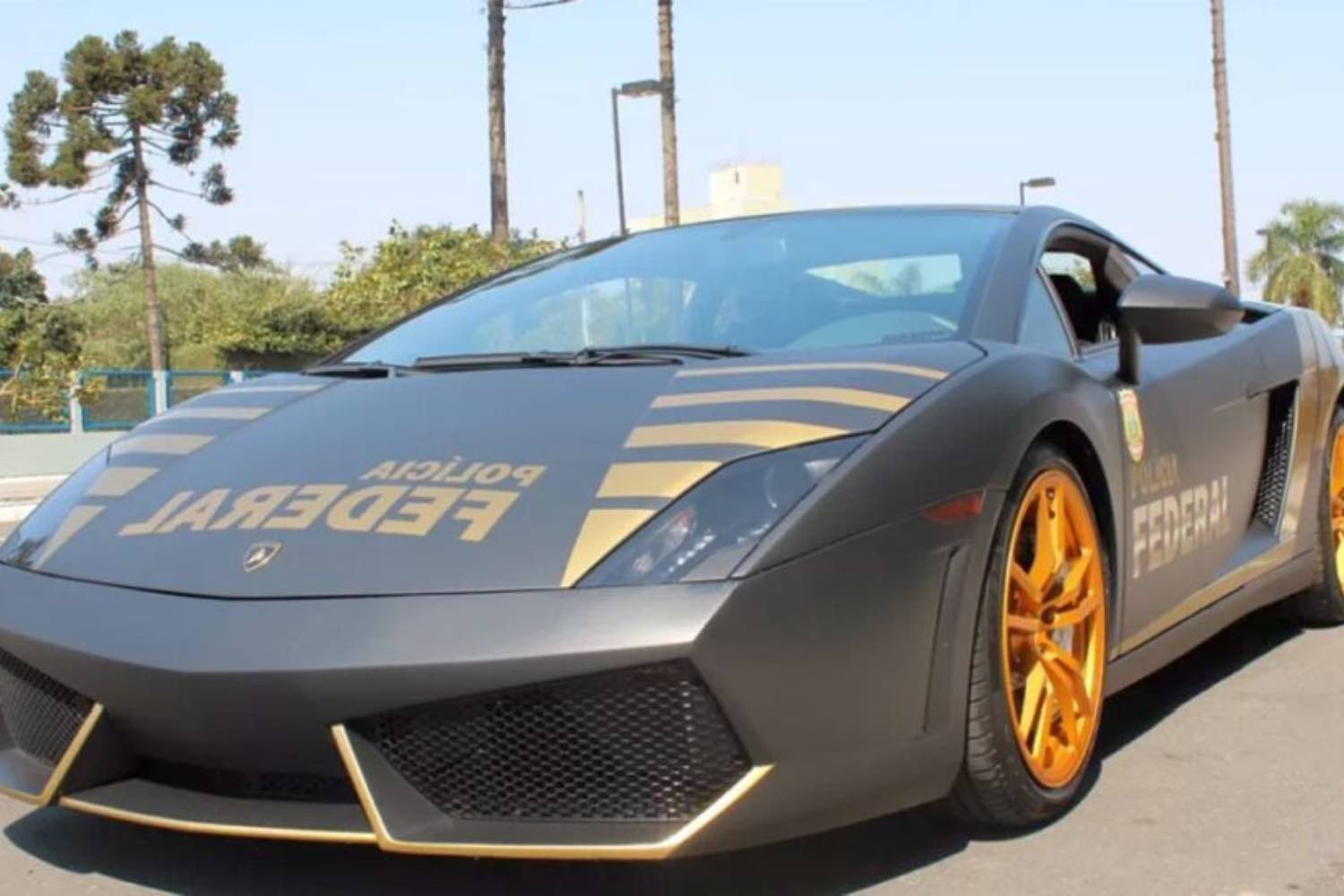 Jogador do City compra Lamborghini de mais de R$ 1 milhão; veja