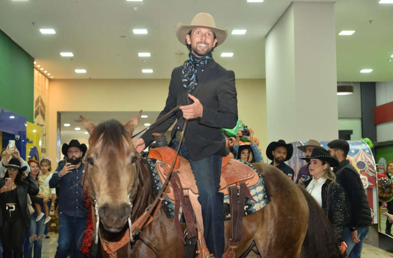 Cavaleiro das Américas lança documentário durante a Festa de Peão de  Barretos