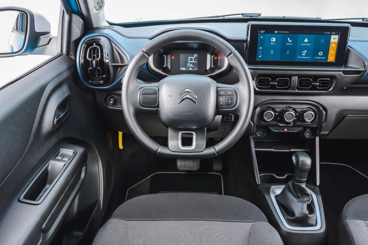 Citroën C3 2023: Como é a versão de entrada Live 1.0 por R$ 68.990