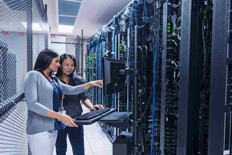 mulheres trabalhando com tecnologia