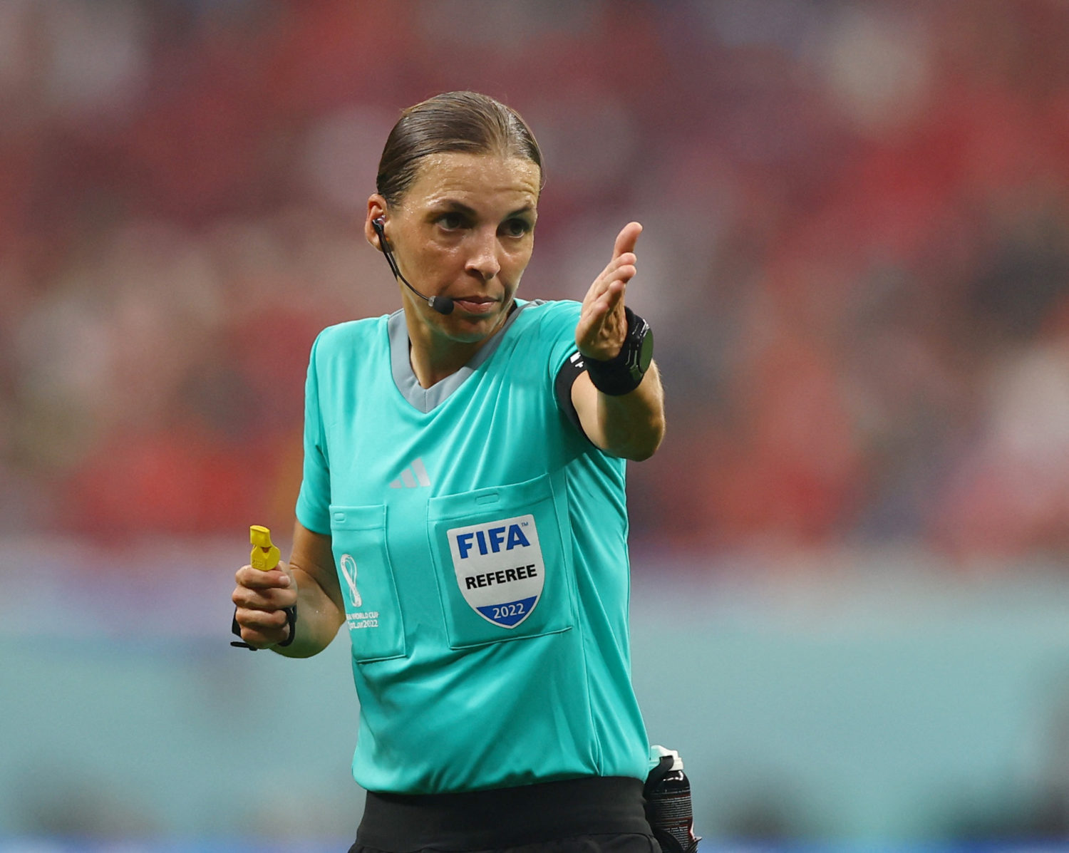 Quem são elas: primeira árbitra mulher e assistente brasileira fazem  história na Copa do Mundo, Copa do Mundo