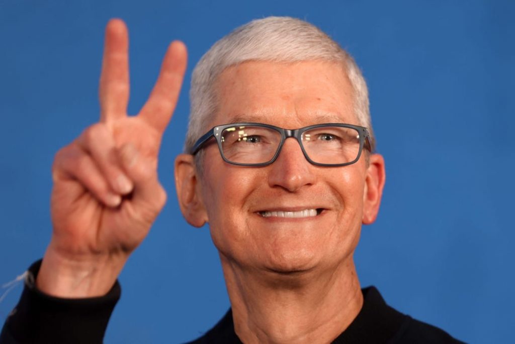 Apple reduz salário anual do CEO em mais de 40 Forbes