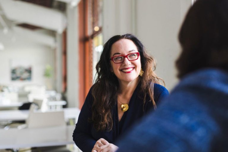 Julie Abrams, fundadora e CEO da How Women Lead, que conecta empresárias a potenciais investidores e fundos de venture capital
