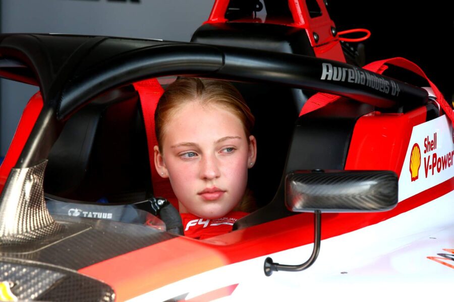 aurelia nobels, nova piloto da ferrari