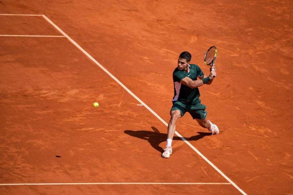 Da quadra para a rua: marca de tênis apoiada por Federer fatura US$ 1 bi -  Forbes