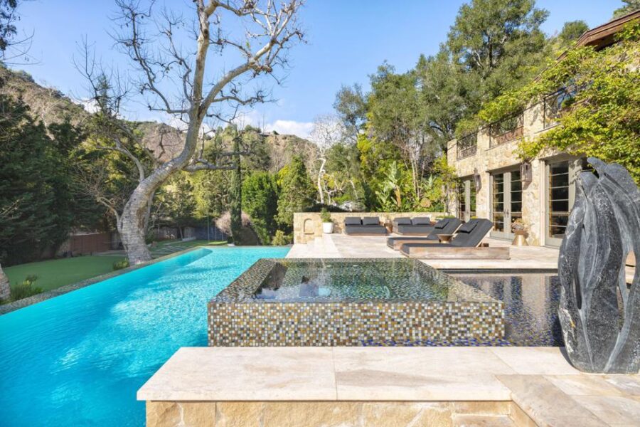 Tyler Hogan para Carolwood Estates