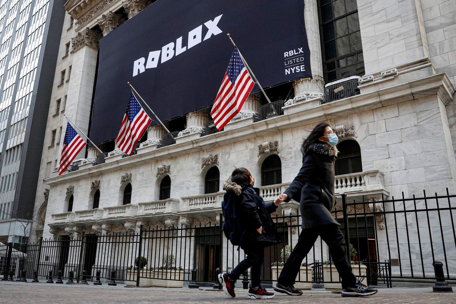 Ação da plataforma de games Roblox dispara na estreia em Wall Street.  Empresa passa a valer mais de US$ 46 bi - Jornal O Globo