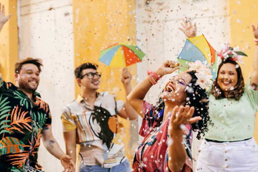 Pessoas dançando no Carnaval
