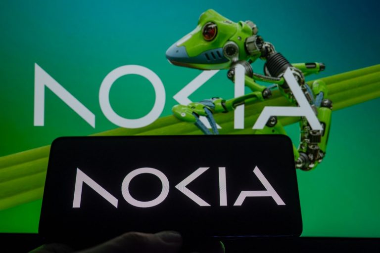 Novo logotipo da Nokia em tela de celular