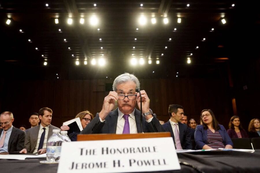 Jerome Powell discursando no Congresso dos EUA