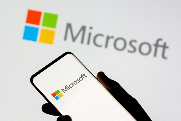 Logotipo da Microsoft em celular