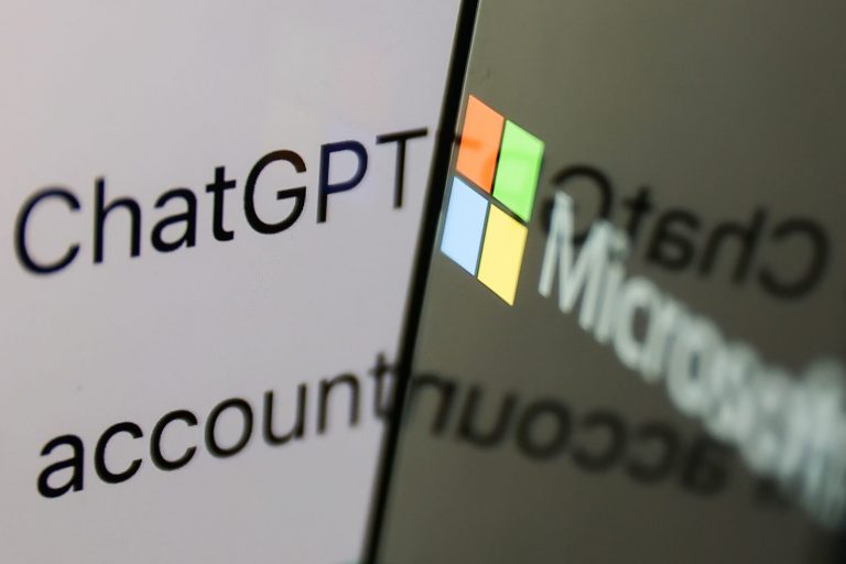Logotipo da Microsoft com o escrito ChatGPT