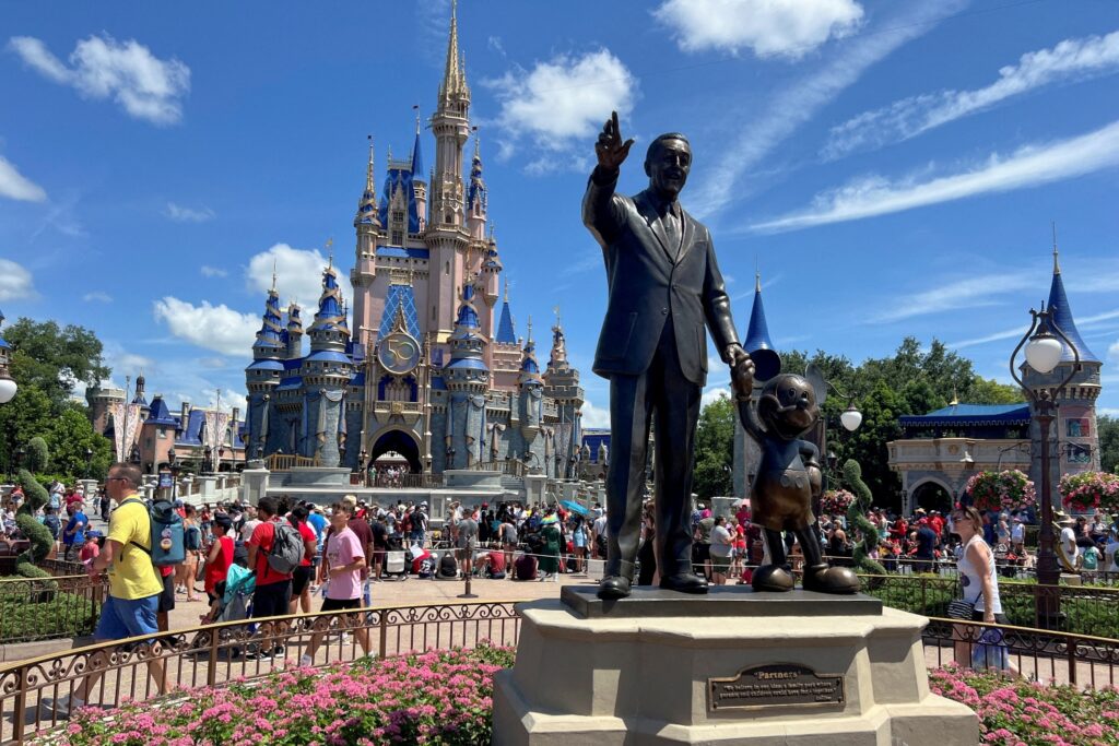 Ações da Disney caem com perda de assinantes no serviço de streaming