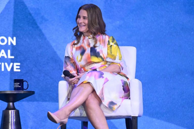 Melinda French Gates falando em uma conferência