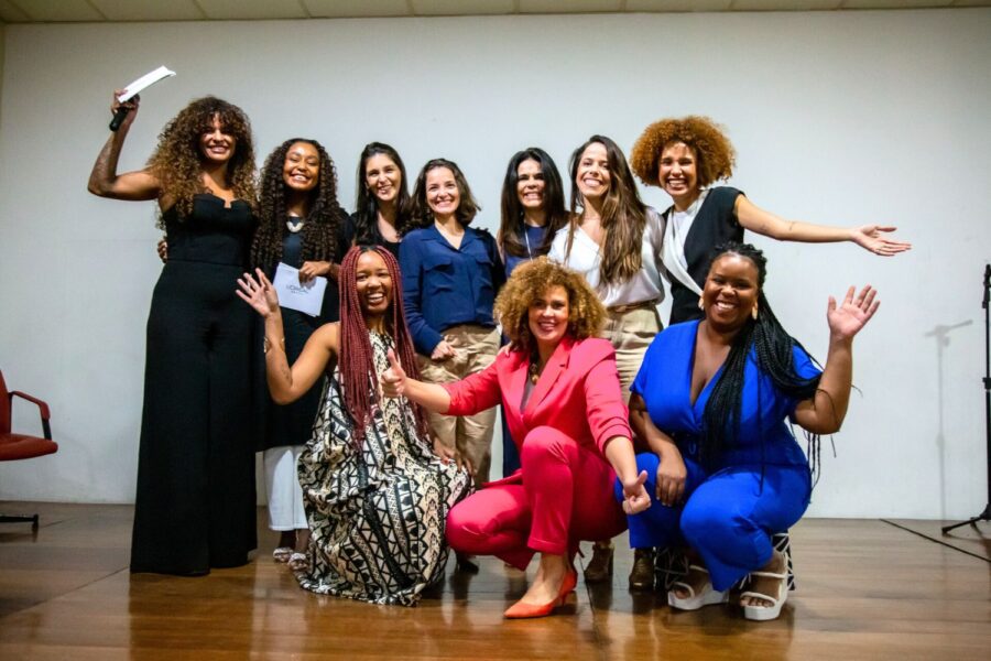 inauguração da escola de beleza da L'oreál na pequena áfrica