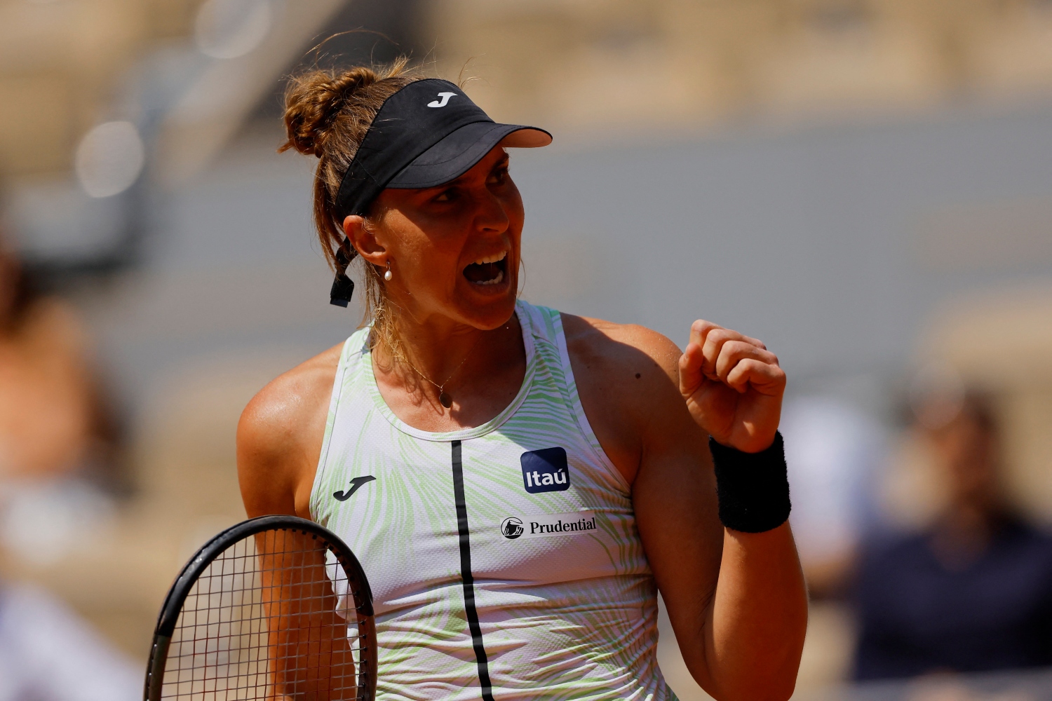 Bia Haddad Maia faz história, vence tunisiana e está na semifinal de Roland  Garros