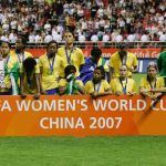 Jogadoras protestam em pódio da Copa do Mundo de 2007 (Getty Images)