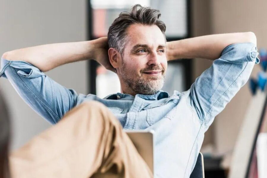 homem descansando do trabalho