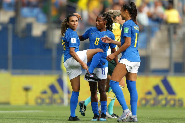 Marta, Formiga e jogadoras da seleção brasileira