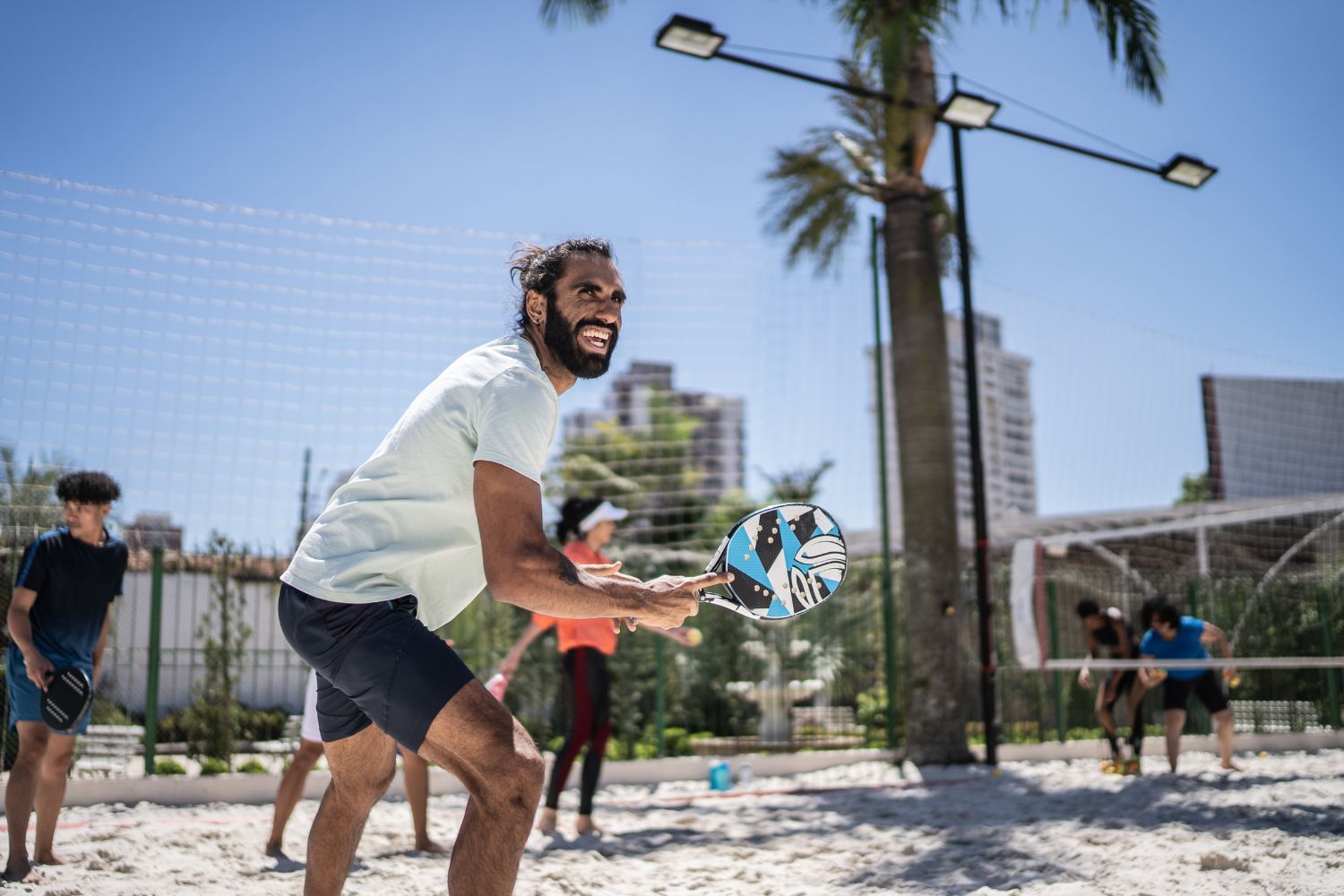 Tudo sobre beach tennis, o esporte que virou febre em