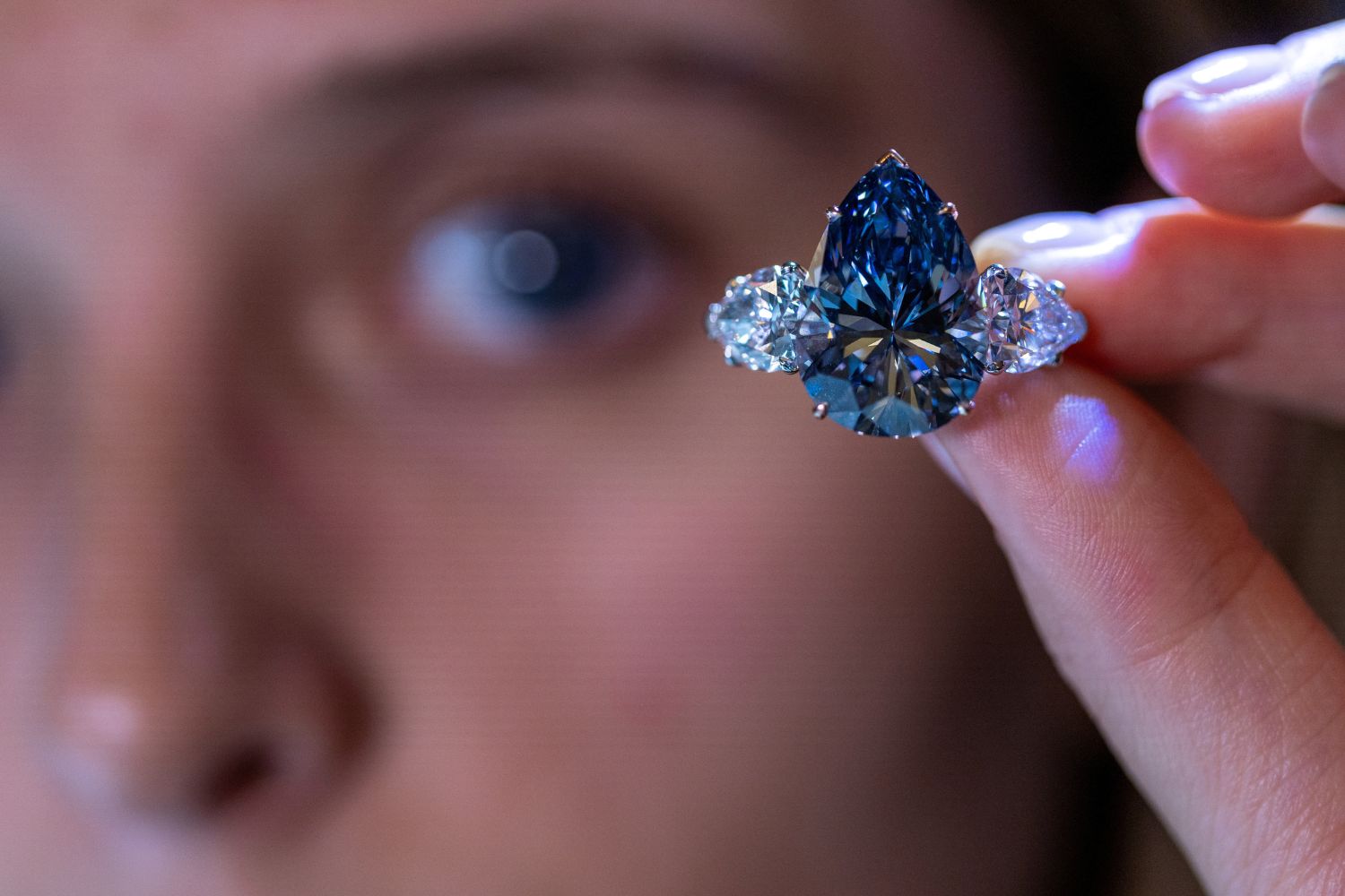 Diamante azul pode ser vendido por US$ 50 mi em leilão - Forbes