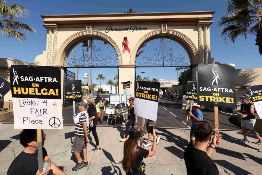 Atores e roteiristas de Hollywood em protesto