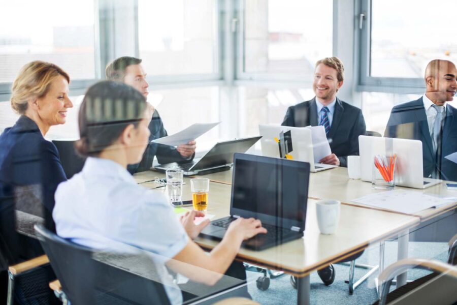 Pessoas em reunião de trabalho
