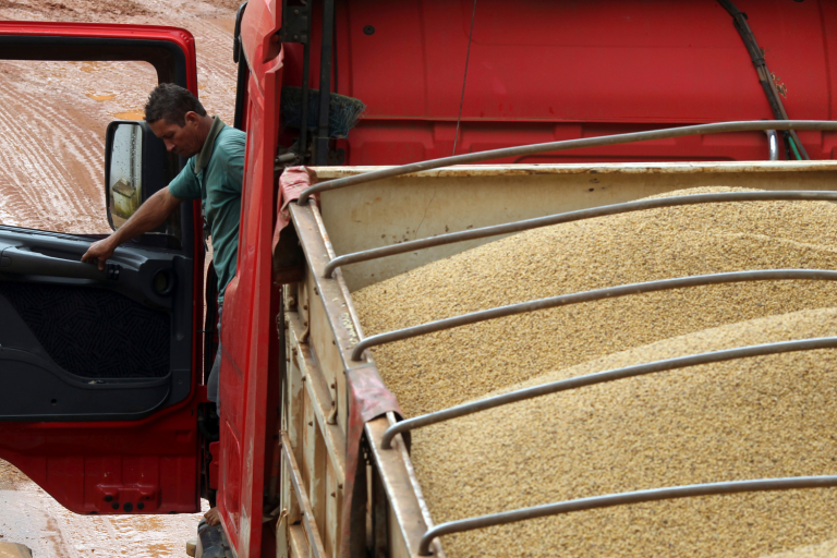 Caminhão carregado de soja em Mato Grosso - Foto: REUTERS