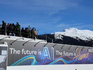 Faixa promovendo IA em Davos - Foto: REUTERS - Denis Balibouse