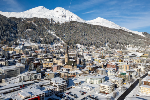 Vista da cidade de Davos, na Suíça Foto: REUTERS - Denis Balibouse