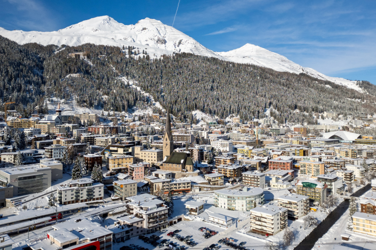 Vista da cidade de Davos, na Suíça Foto: REUTERS - Denis Balibouse