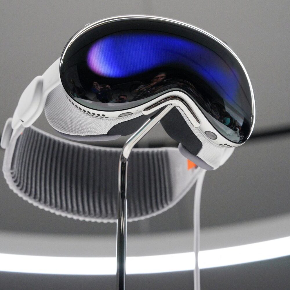tech-apple-vision-pro-