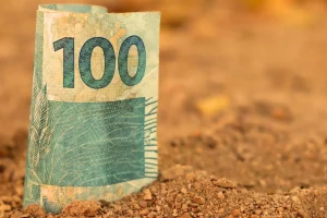 Nota de cem reais - R$100,00 - dinheiro - Foto: Brenda Rocha Blossom - Guetty Images