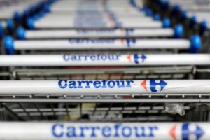 Carrinhos de compras do Carrefour - Foto: REUTERS - Paulo Whitaker