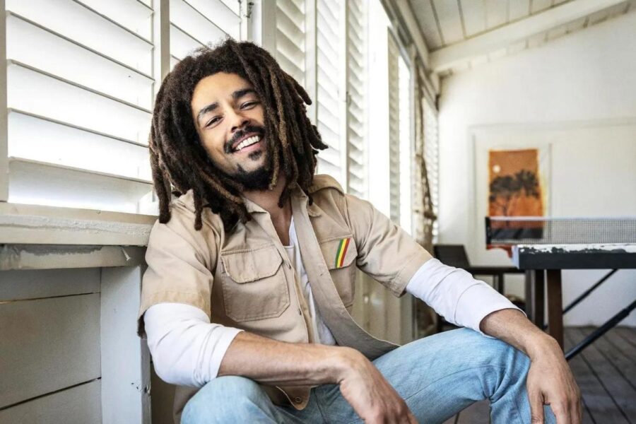 Kingsley Ben-Adir, como bob marley