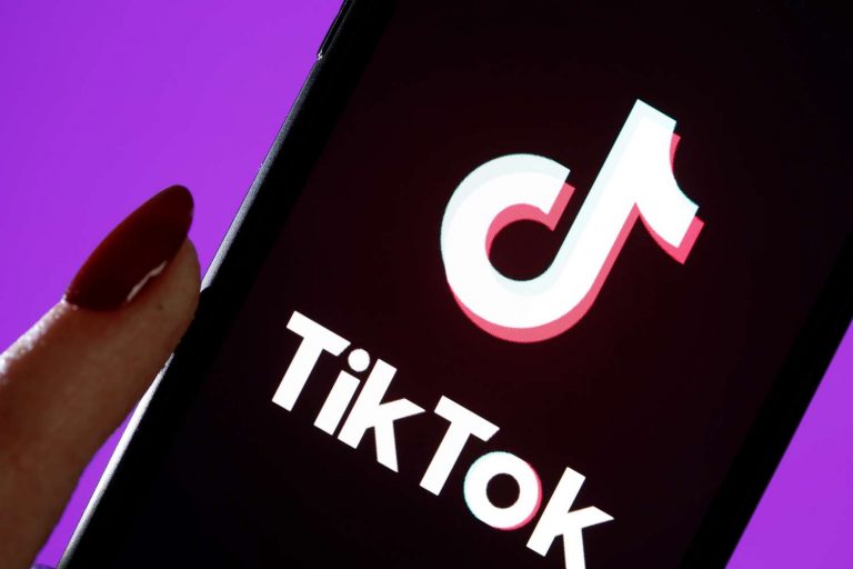 Logo do TikTok em um celular - Foto: Getty Images