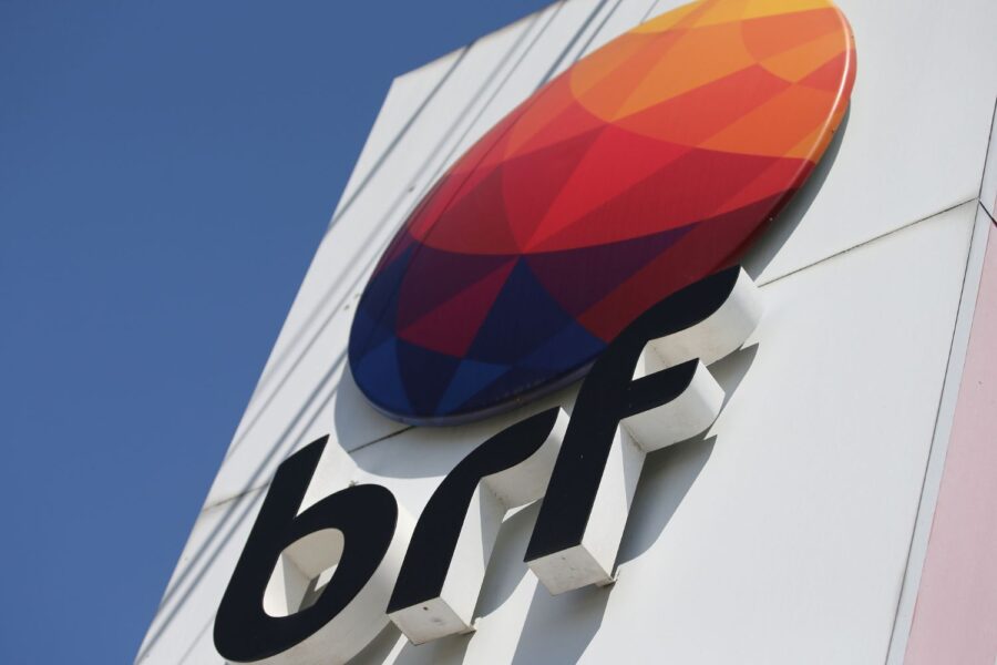 Logo da BRF na sede da empresa