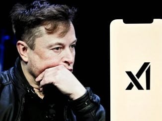 Foto de Elon Musk com logo da xAI