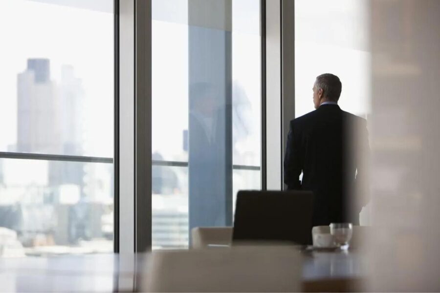 Salário dos CEOs no Brasil é, em média, mais de 100 vezes os ganhos dos funcionários