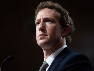 Mark Zuckerberg, CEO e fundador da Meta, em foto capturada durante julgamento dos EUA contra o envolvimento de Big Techs com conteúdos impróprios para crianças e adolescentes