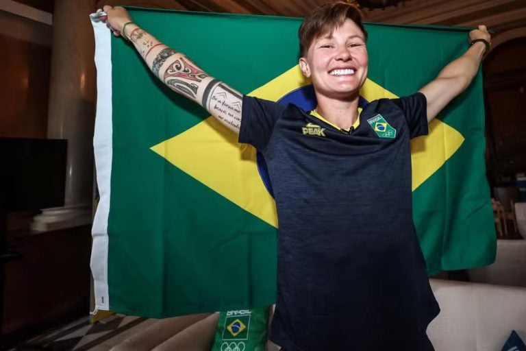 Raquel Kochhann, porta-bandeira do Brasil na Olimpíada