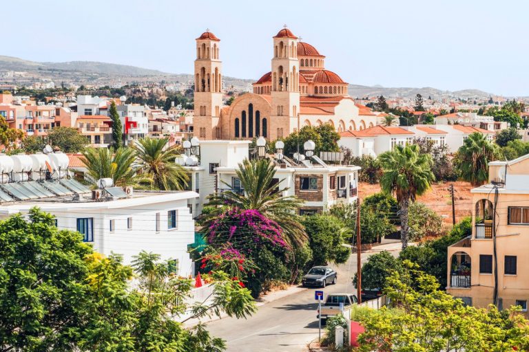 Paphos, cidade costeira no Chipre, está na lista dos melhores lugares para viver durante a aposentadoria