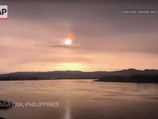 Momento em que o asteroide passa pela Terra. Imagem: reprodução/AP News