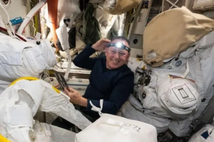 Foto do astronauta Butch Wilmore, que está no espaço desde junho de 2024