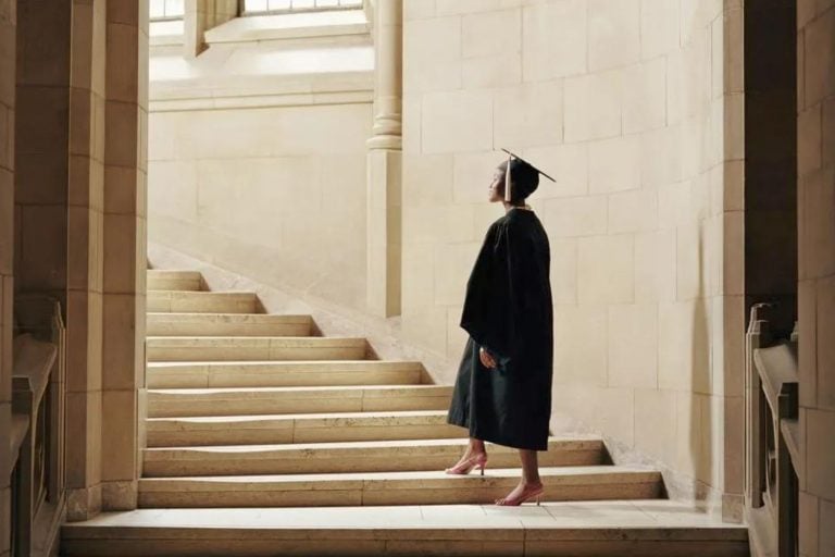 Depois de obterem o ensino superior, os profissionais podem ser discriminados quando tentam encontrar emprego.